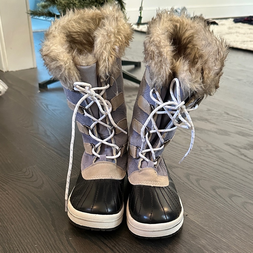 Girl’s Fur-Lined Winter Boots - Black and Gray